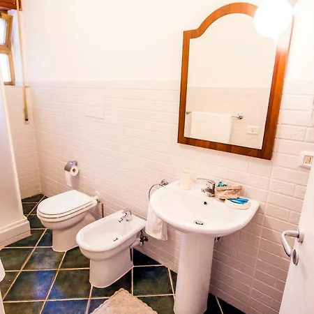 La Via Del Mare Bed & Breakfast