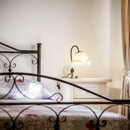 La Via Del Mare Bed & Breakfast *