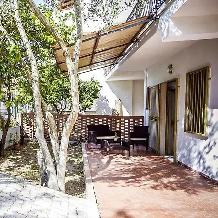 La Via Del Mare Bed & Breakfast *